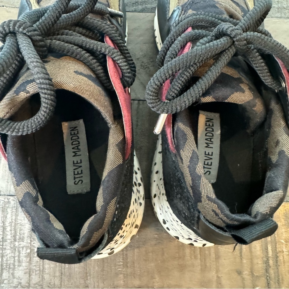 Steve Madden Cliff Camo Sneakers Olive Black Burgundy Size 7.5 - Picture 4 of 8